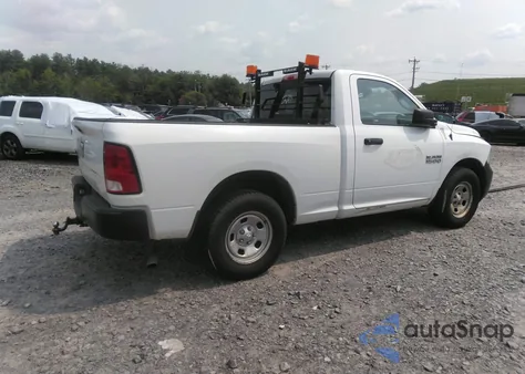 2018 Ram 1500 Tradesman Regular Cab 4X2 6'4 Box z USA, uszkodzony, nr VIN 3C6JR6AG2JG194317